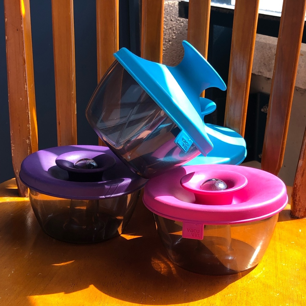 Plastic snack bowls set.
